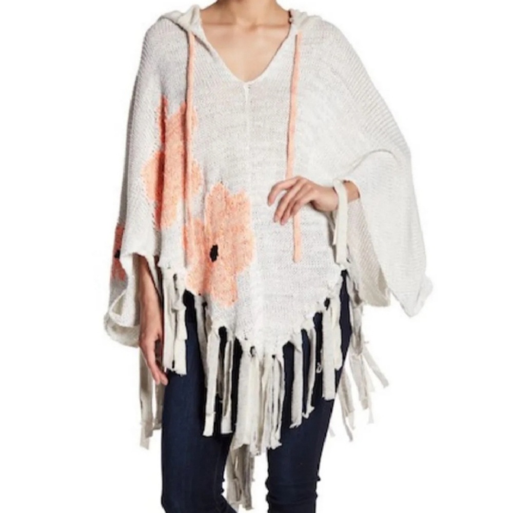 NWT- 🌻 Free People 'Dream of Daisies' Poncho 🌼